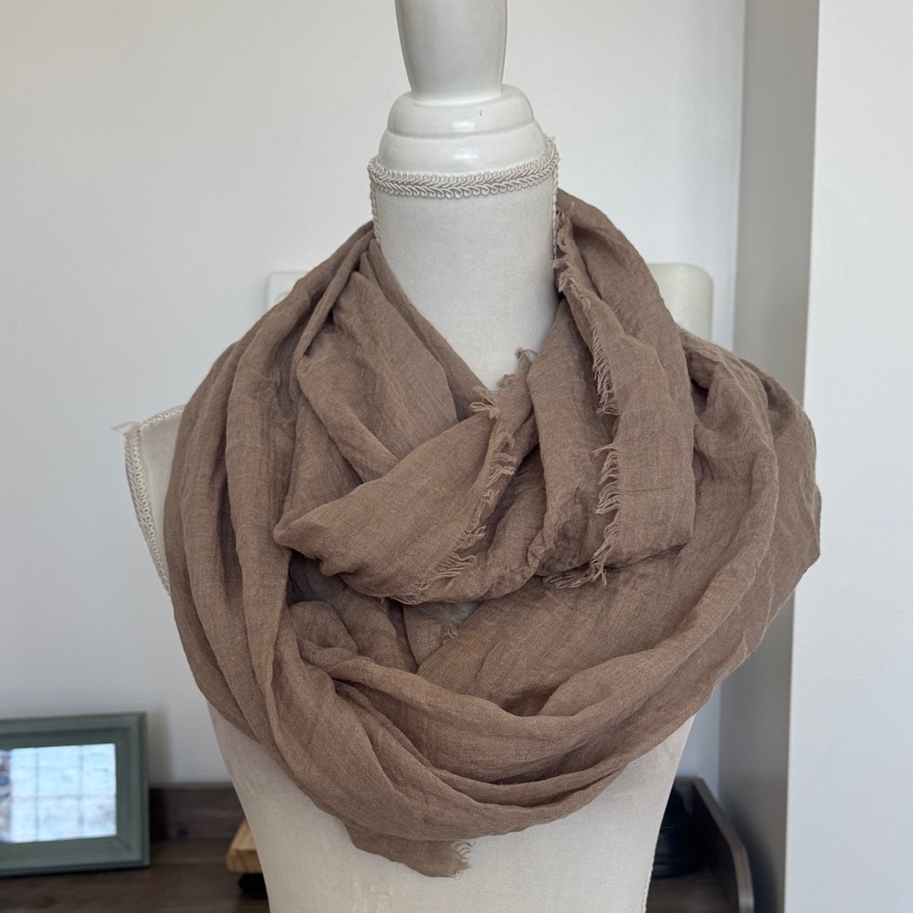 DO EVERYTHING IN LOVE FOREVER SCARF